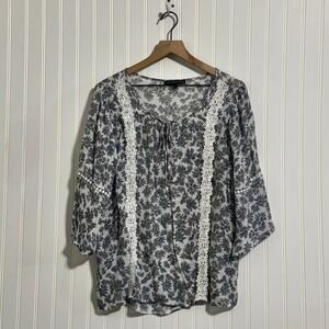 Adrienne Vittadini Women 2X Top Grey Floral Crochet Lace Trim 3/4 Sleeve Rayon